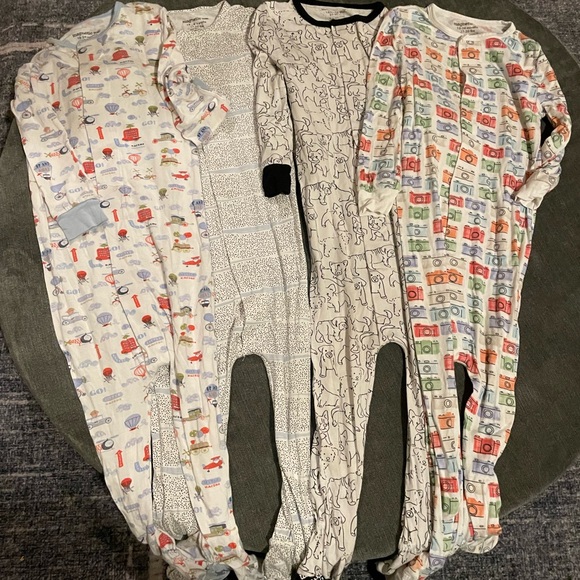 Lot of 4 magnetic me footies, size 18-24 months (27-30 pounds) - Picture 3 of 4